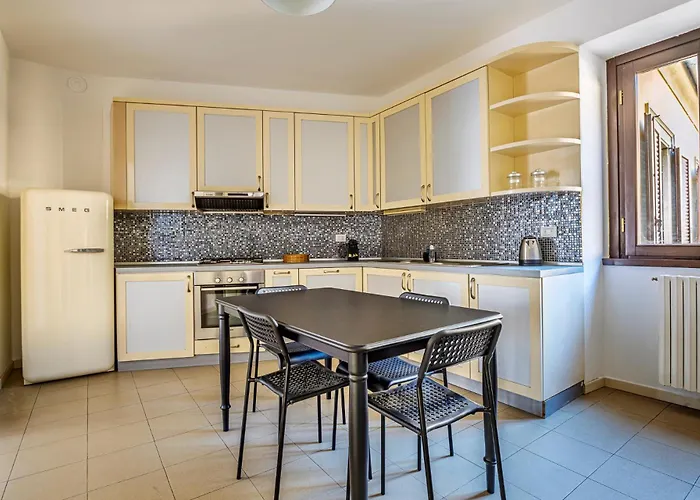 Elegant 2 Bedrooms Apartments Near Duomo